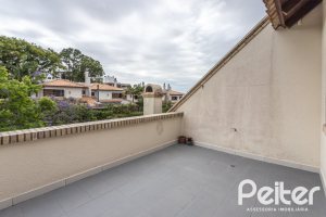 Casa em Condomínio à venda com 240m², 3 dormitórios, 1 suíte, 3 vagas, no bairro Vila Assunção em Porto Alegre