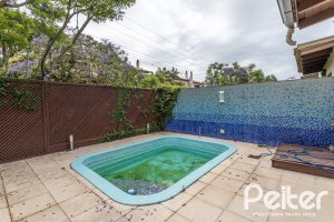 Casa em Condomínio à venda com 240m², 3 dormitórios, 1 suíte, 3 vagas, no bairro Vila Assunção em Porto Alegre