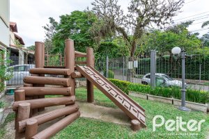 Casa em Condomínio à venda com 240m², 3 dormitórios, 1 suíte, 3 vagas, no bairro Vila Assunção em Porto Alegre