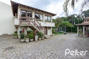 Casa em Condomínio à venda com 240m², 3 dormitórios, 1 suíte, 3 vagas, no bairro Vila Assunção em Porto Alegre