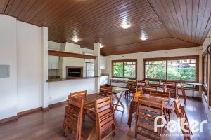 Casa em Condomínio à venda com 240m², 3 dormitórios, 1 suíte, 3 vagas, no bairro Vila Assunção em Porto Alegre