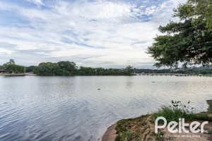 Casa em Condomínio à venda com 380m², 4 dormitórios, 2 suítes, 3 vagas, no bairro Tristeza em PORTO ALEGRE
