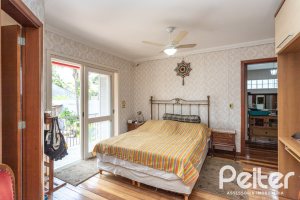 Casa à venda com 274m², 4 dormitórios, 1 suíte, 6 vagas, no bairro Ipanema em Porto Alegre