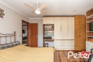 Casa à venda com 274m², 4 dormitórios, 1 suíte, 6 vagas, no bairro Ipanema em Porto Alegre