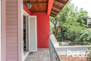 Casa à venda com 274m², 4 dormitórios, 1 suíte, 6 vagas, no bairro Ipanema em Porto Alegre