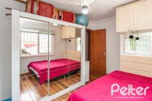 Casa à venda com 274m², 4 dormitórios, 1 suíte, 6 vagas, no bairro Ipanema em Porto Alegre