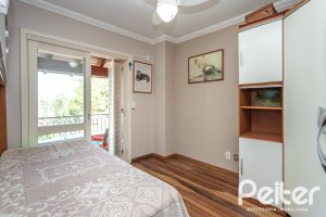 Casa à venda com 274m², 4 dormitórios, 1 suíte, 6 vagas, no bairro Ipanema em Porto Alegre