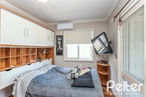 Casa à venda com 274m², 4 dormitórios, 1 suíte, 6 vagas, no bairro Ipanema em Porto Alegre