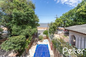 Casa à venda com 274m², 4 dormitórios, 1 suíte, 6 vagas, no bairro Ipanema em Porto Alegre