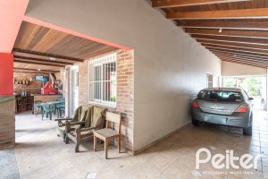 Casa à venda com 274m², 4 dormitórios, 1 suíte, 6 vagas, no bairro Ipanema em Porto Alegre