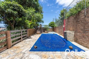 Casa à venda com 274m², 4 dormitórios, 1 suíte, 6 vagas, no bairro Ipanema em Porto Alegre