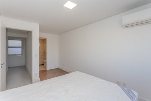 Apartamento à venda com 133m², 3 dormitórios, 3 suítes, 2 vagas, no bairro Tristeza em PORTO ALEGRE