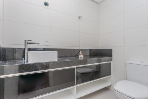 Apartamento à venda com 133m², 3 dormitórios, 3 suítes, 2 vagas, no bairro Tristeza em PORTO ALEGRE