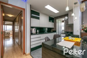 Cobertura à venda com 175m², 3 dormitórios, 1 suíte, 3 vagas, no bairro Tristeza em Porto Alegre