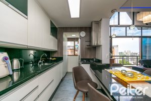 Cobertura à venda com 175m², 3 dormitórios, 1 suíte, 3 vagas, no bairro Tristeza em Porto Alegre