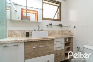 Cobertura à venda com 175m², 3 dormitórios, 1 suíte, 3 vagas, no bairro Tristeza em Porto Alegre