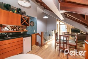 Cobertura à venda com 175m², 3 dormitórios, 1 suíte, 3 vagas, no bairro Tristeza em Porto Alegre