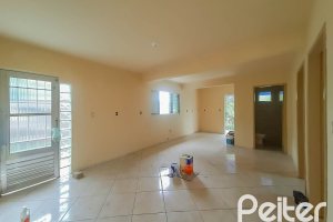 Casa à venda com 70m², 2 dormitórios, 2 vagas, no bairro Campo Novo em Porto Alegre