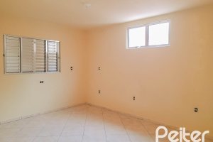 Casa à venda com 70m², 2 dormitórios, 2 vagas, no bairro Campo Novo em Porto Alegre