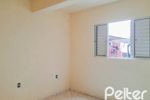 Casa à venda com 70m², 2 dormitórios, 2 vagas, no bairro Campo Novo em Porto Alegre