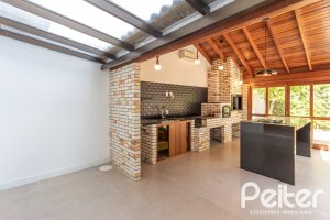 Casa à venda com 260m², 4 dormitórios, 1 suíte, 3 vagas, no bairro Ipanema em Porto Alegre