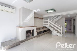 Casa à venda com 260m², 4 dormitórios, 1 suíte, 3 vagas, no bairro Ipanema em Porto Alegre
