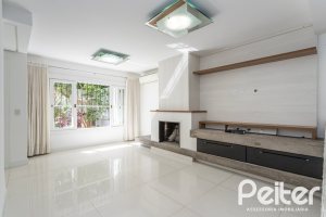 Casa à venda com 260m², 4 dormitórios, 1 suíte, 3 vagas, no bairro Ipanema em Porto Alegre