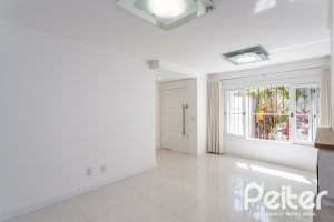 Casa à venda com 260m², 4 dormitórios, 1 suíte, 3 vagas, no bairro Ipanema em Porto Alegre