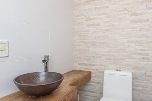 Casa à venda com 260m², 4 dormitórios, 1 suíte, 3 vagas, no bairro Ipanema em Porto Alegre
