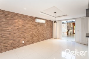 Casa à venda com 260m², 4 dormitórios, 1 suíte, 3 vagas, no bairro Ipanema em Porto Alegre