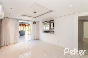 Casa à venda com 260m², 4 dormitórios, 1 suíte, 3 vagas, no bairro Ipanema em Porto Alegre