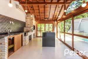 Casa à venda com 260m², 4 dormitórios, 1 suíte, 3 vagas, no bairro Ipanema em Porto Alegre