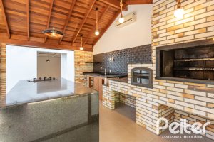 Casa à venda com 260m², 4 dormitórios, 1 suíte, 3 vagas, no bairro Ipanema em Porto Alegre