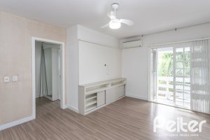 Casa à venda com 260m², 4 dormitórios, 1 suíte, 3 vagas, no bairro Ipanema em Porto Alegre