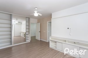 Casa à venda com 260m², 4 dormitórios, 1 suíte, 3 vagas, no bairro Ipanema em Porto Alegre