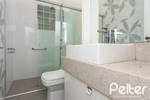 Casa à venda com 260m², 4 dormitórios, 1 suíte, 3 vagas, no bairro Ipanema em Porto Alegre