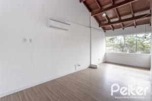 Casa à venda com 260m², 4 dormitórios, 1 suíte, 3 vagas, no bairro Ipanema em Porto Alegre