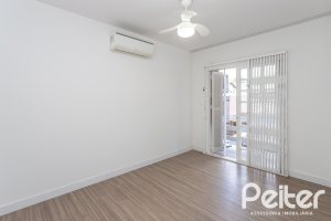 Casa à venda com 260m², 4 dormitórios, 1 suíte, 3 vagas, no bairro Ipanema em Porto Alegre