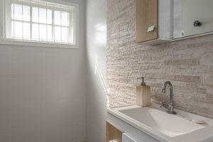 Casa à venda com 260m², 4 dormitórios, 1 suíte, 3 vagas, no bairro Ipanema em Porto Alegre