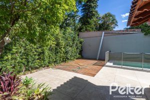 Casa à venda com 260m², 4 dormitórios, 1 suíte, 3 vagas, no bairro Ipanema em Porto Alegre
