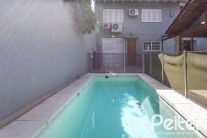 Casa à venda com 260m², 4 dormitórios, 1 suíte, 3 vagas, no bairro Ipanema em Porto Alegre