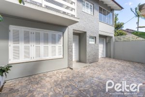 Casa à venda com 260m², 4 dormitórios, 1 suíte, 3 vagas, no bairro Ipanema em Porto Alegre