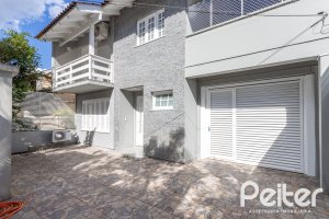 Casa à venda com 260m², 4 dormitórios, 1 suíte, 3 vagas, no bairro Ipanema em Porto Alegre