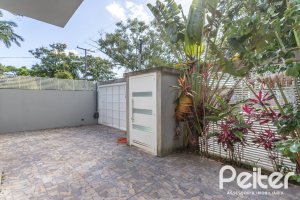 Casa à venda com 260m², 4 dormitórios, 1 suíte, 3 vagas, no bairro Ipanema em Porto Alegre
