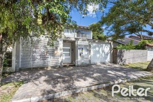 Casa à venda com 260m², 4 dormitórios, 1 suíte, 3 vagas, no bairro Ipanema em Porto Alegre