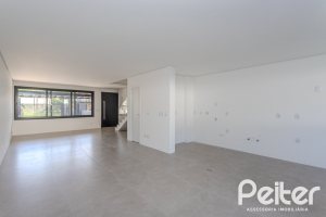 Casa à venda com 321m², 3 dormitórios, 3 suítes, 2 vagas, no bairro Vila Assunção em Porto Alegre
