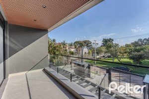Casa à venda com 321m², 3 dormitórios, 3 suítes, 2 vagas, no bairro Vila Assunção em Porto Alegre