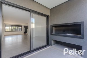 Casa à venda com 321m², 3 dormitórios, 3 suítes, 2 vagas, no bairro Vila Assunção em Porto Alegre