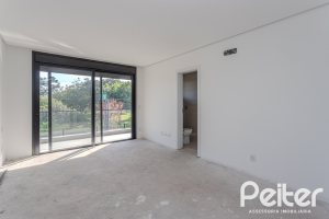Casa à venda com 321m², 3 dormitórios, 3 suítes, 2 vagas, no bairro Vila Assunção em Porto Alegre