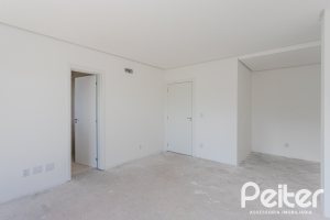 Casa à venda com 321m², 3 dormitórios, 3 suítes, 2 vagas, no bairro Vila Assunção em Porto Alegre